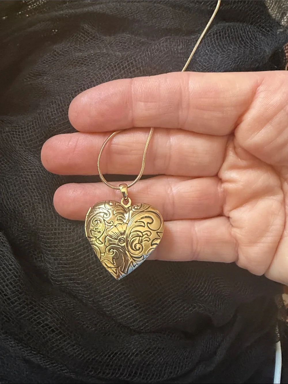 Gold Heart Locket Pendant Necklace - Elegant Floral Design